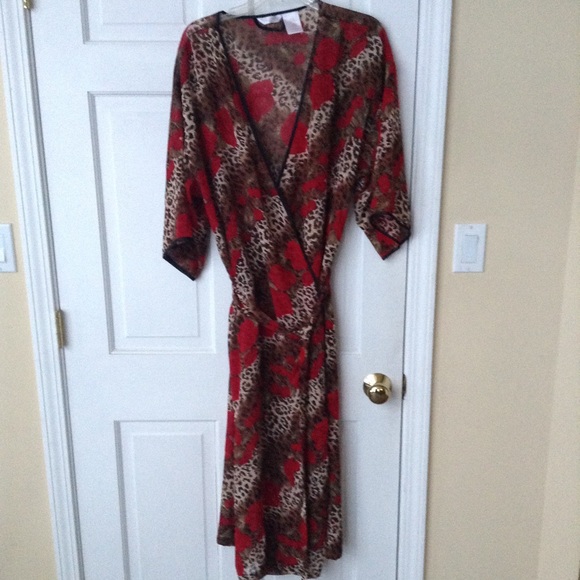 Secret Treasures Other - Secret Treasures Luxury Summer ROBE